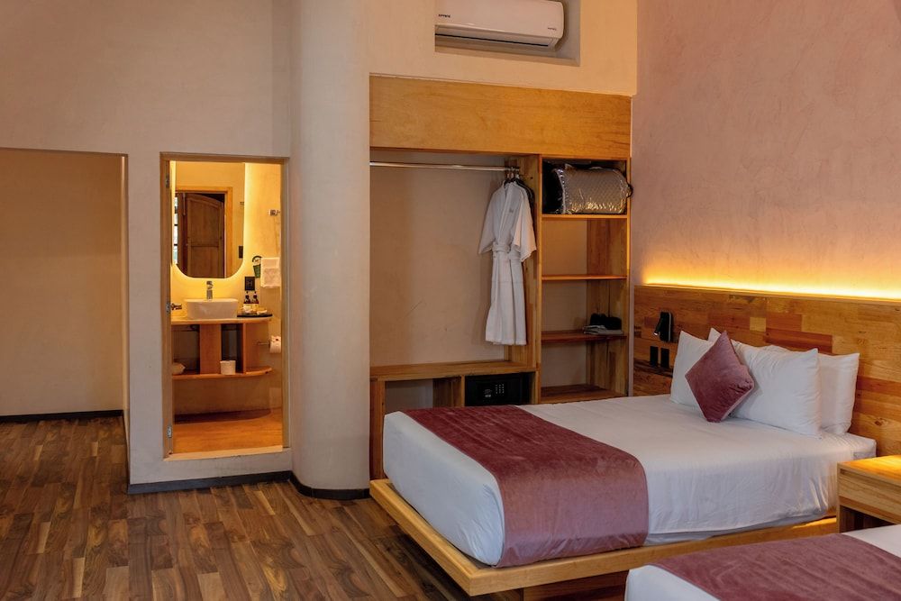 Sauvé Casa Boutique Superior Room, 2 Double Beds, Balcony, City View 5