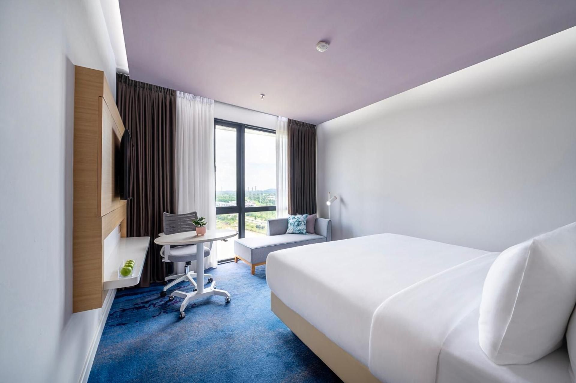 Deluxe Lake View King