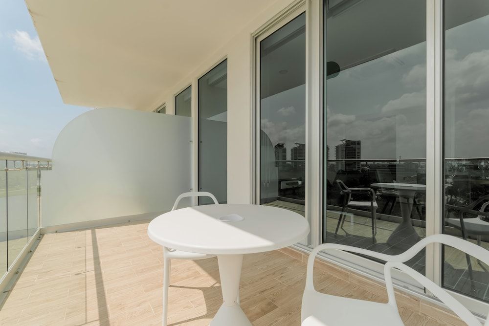 EHDEN Vacation Suites Puerto Cancún King Suite with Balcony Golf Course View 16