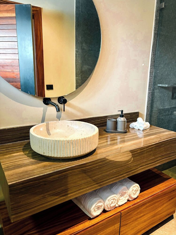 Serenzzo Hotel & Cuisine Junior Room 11