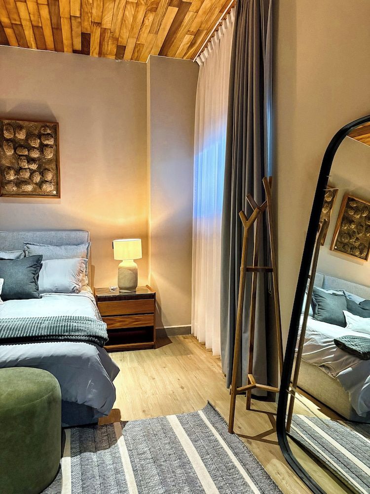 Serenzzo Hotel & Cuisine Junior Room 4