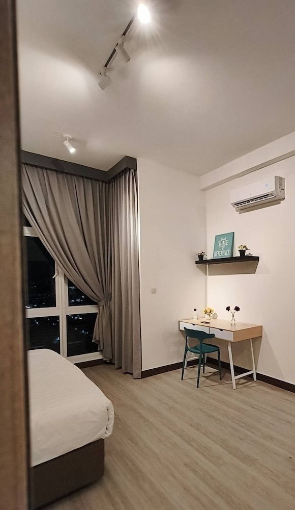 Twin Galaxy Minimalist Studio 2-4pax CIQ JB Town Condo, 1 Bedroom, Patio, City View 7