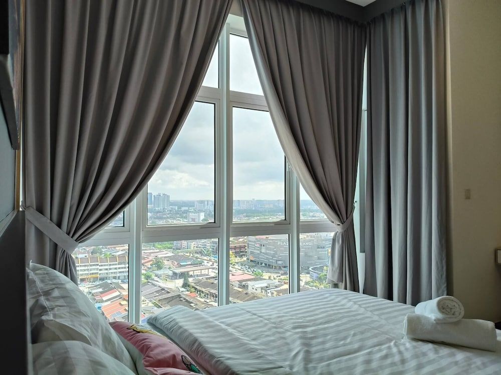 Twin Galaxy Minimalist Studio 2-4pax CIQ JB Town Condo, 1 Bedroom, Patio, City View 5