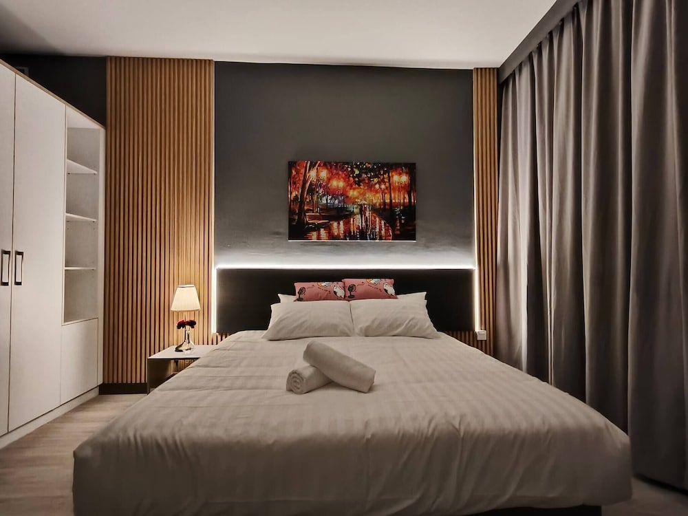 Twin Galaxy Minimalist Studio 2-4pax CIQ JB Town Condo, 1 Bedroom, Patio, City View 3