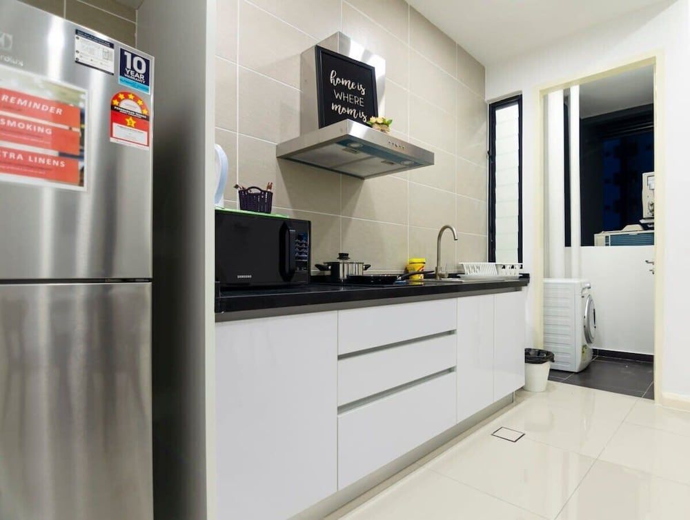 A Lovely 2BR D'pristine Suite Near Legoland Apartment (2 Bedrooms) 12