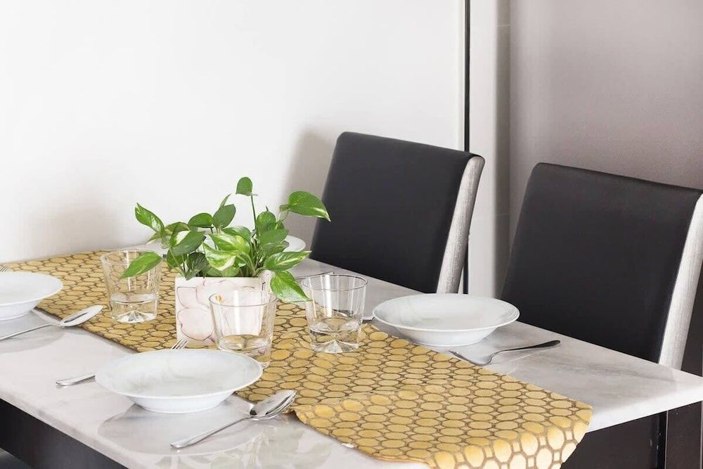 High-floor 2BR Suite, Water Views, Free Parking Apartment (2 Bedrooms) 7