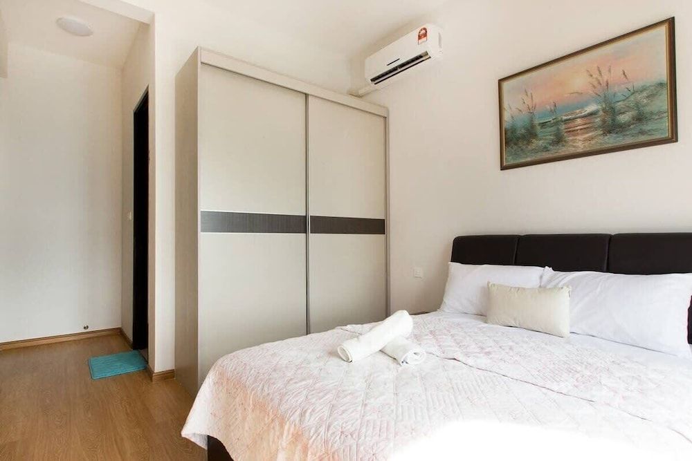 High-floor 2BR Suite, Water Views, Free Parking Apartment (2 Bedrooms) 11