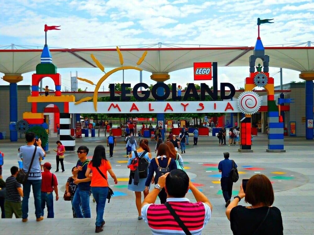 High-floor 2BR Suite, Water Views, Free Parking Apartment (2 Bedrooms) 24