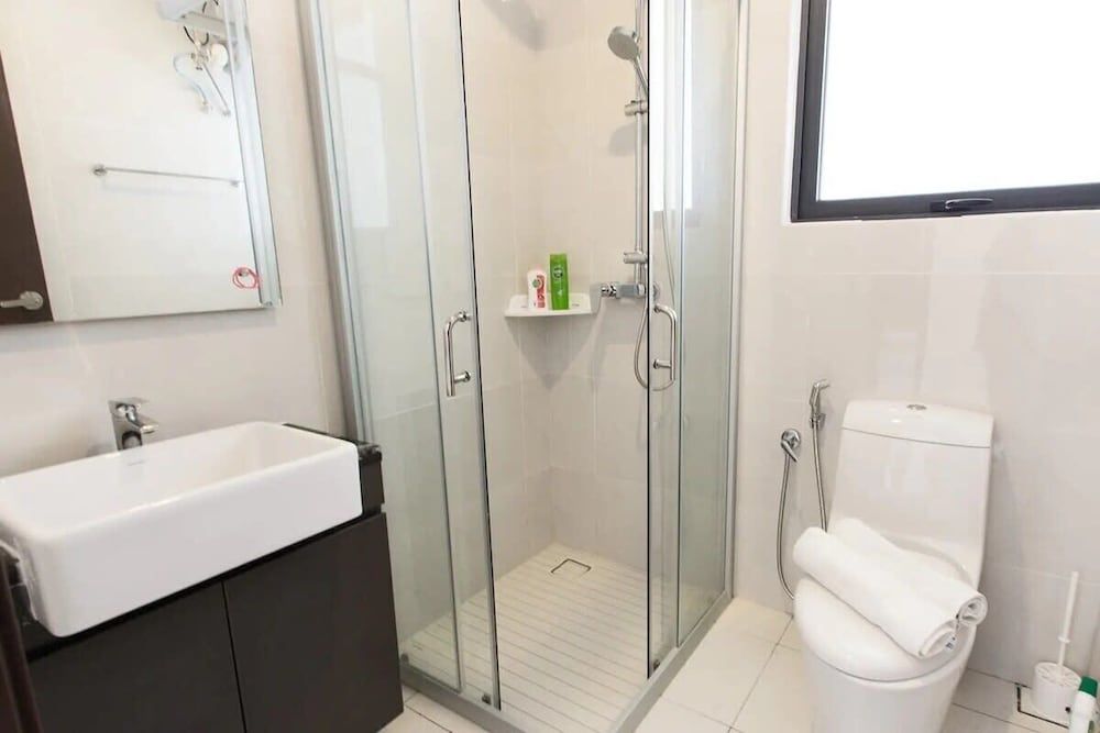 High-floor 2BR Suite, Water Views, Free Parking Apartment (2 Bedrooms) 10