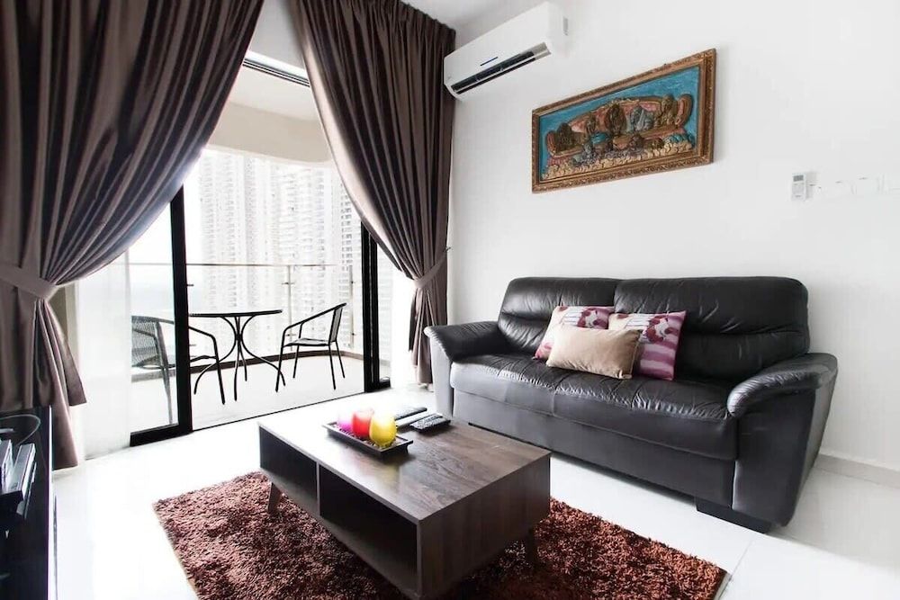 High-floor 2BR Suite, Water Views, Free Parking Apartment (2 Bedrooms) 9