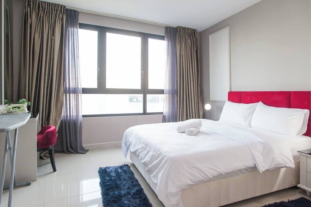 ICity Luxury Condo by Smarthome Superior Apartment, City View 2