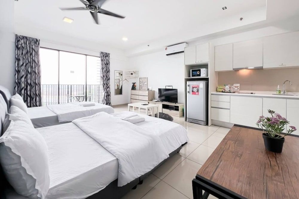 ICity Luxury Condo by Smarthome Deluxe Studio Suite 12