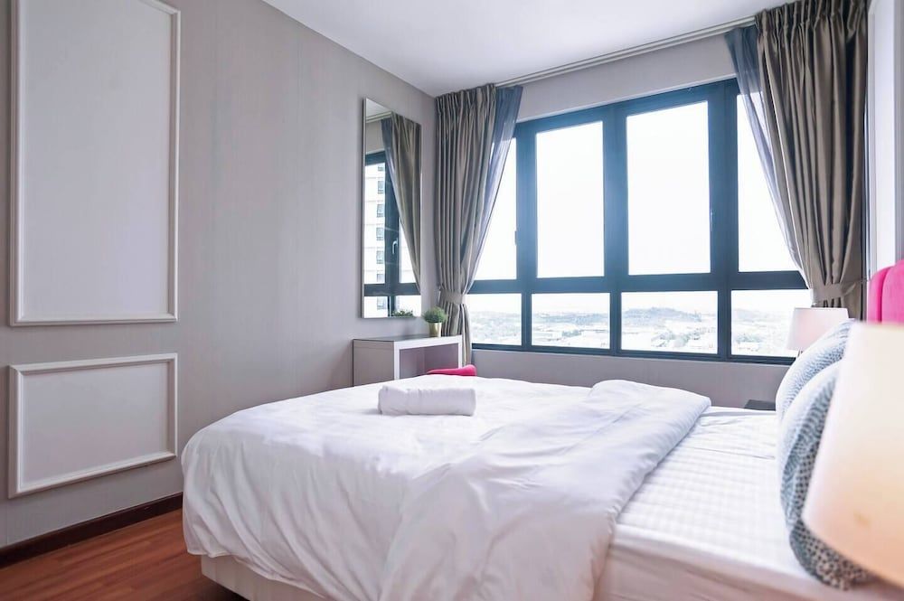 ICity Luxury Condo by Smarthome Comfort Apartment, City View 3