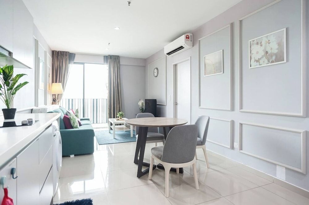 ICity Luxury Condo by Smarthome Comfort Apartment, City View 12