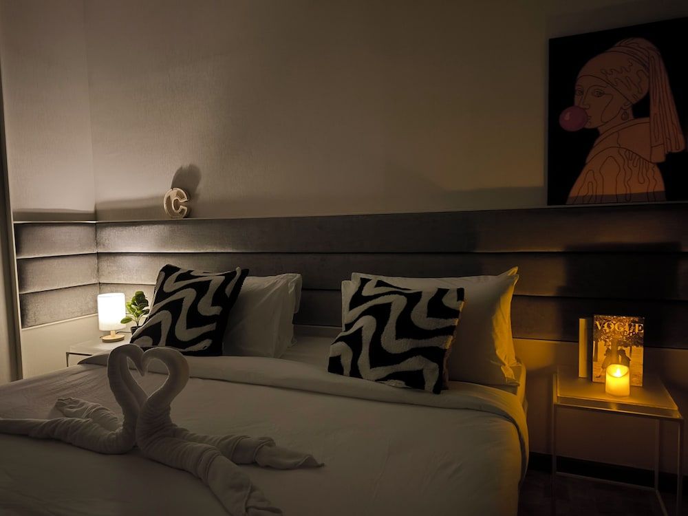 Deluxe Suite, City View