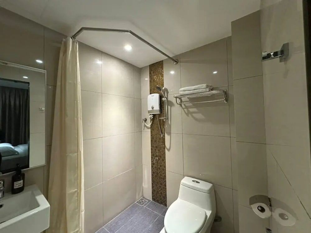 MILANO HOTEL Standard Double Room, 1 King Bed 5