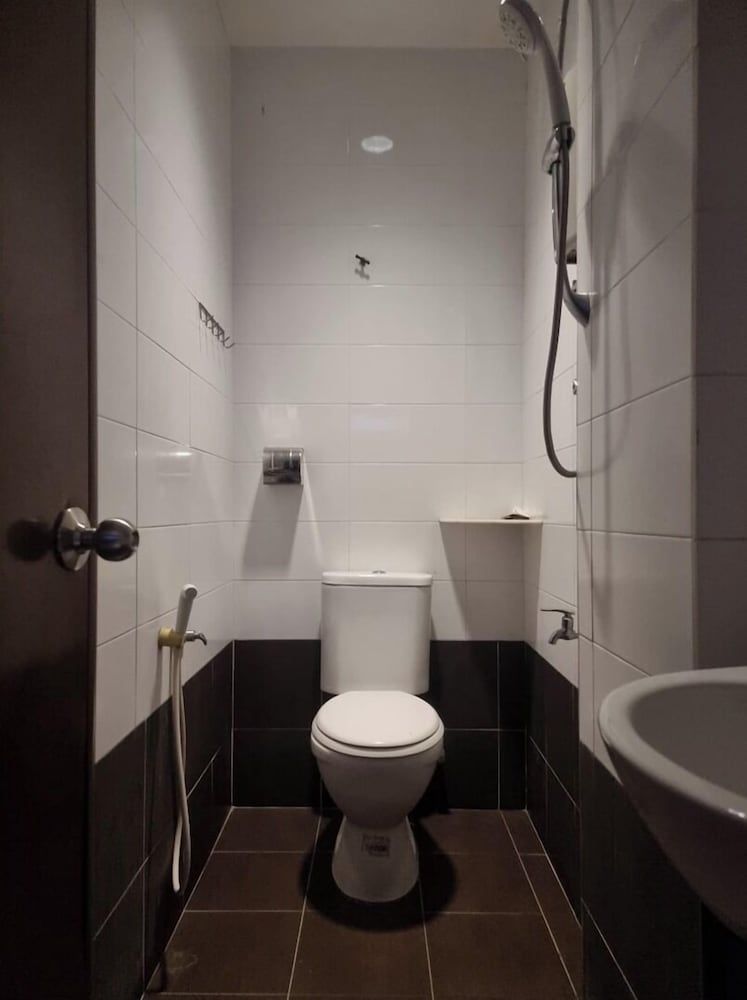 Collection O KLIA Formerly Bary Inn. Deluxe Double Room, 1 Queen Bed 6