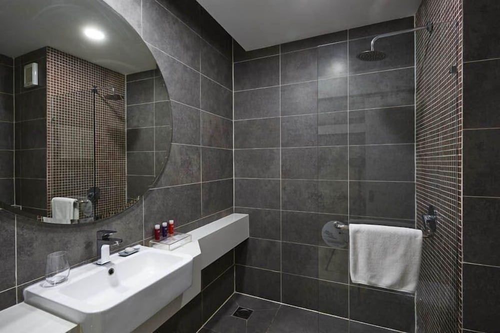 QQ Hotel Rooms Damansara Perdana Superior Triple Room, City View