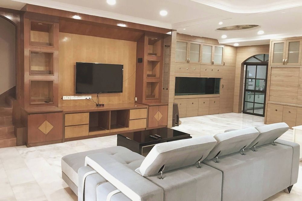 Cozy Johor Bahru Home With Family Room and Unblock Balcony View