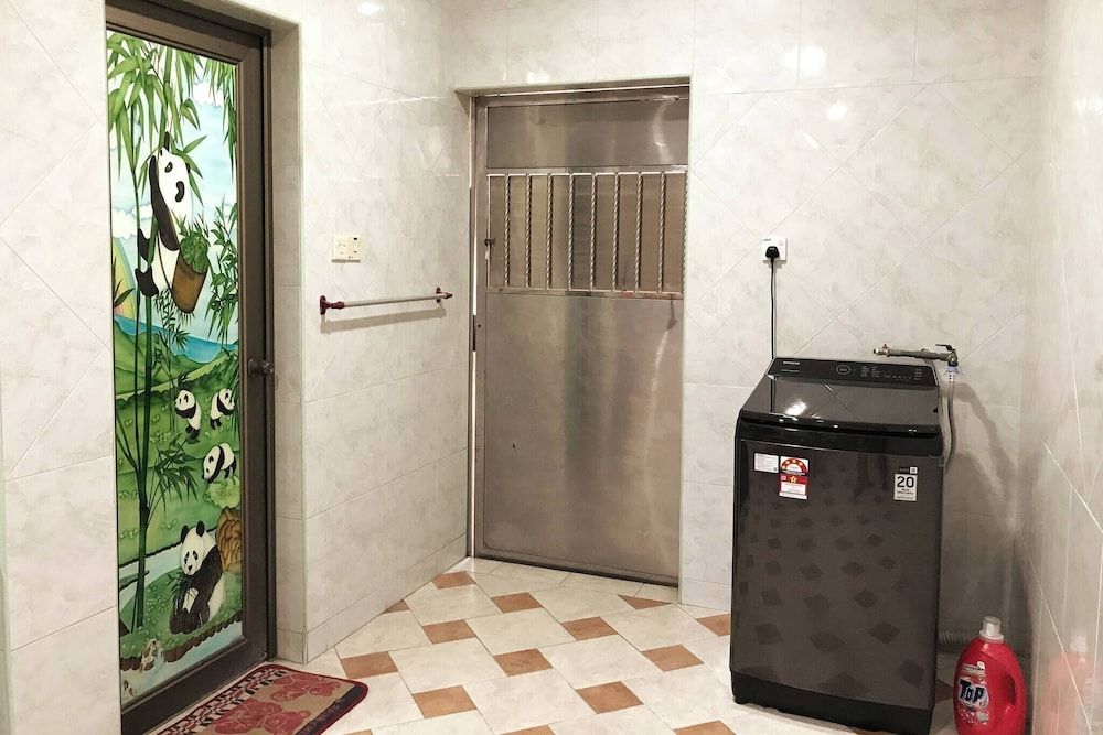 Cozy Johor Bahru Home With Family Room and Unblock Balcony View House, 4 Bedrooms 22