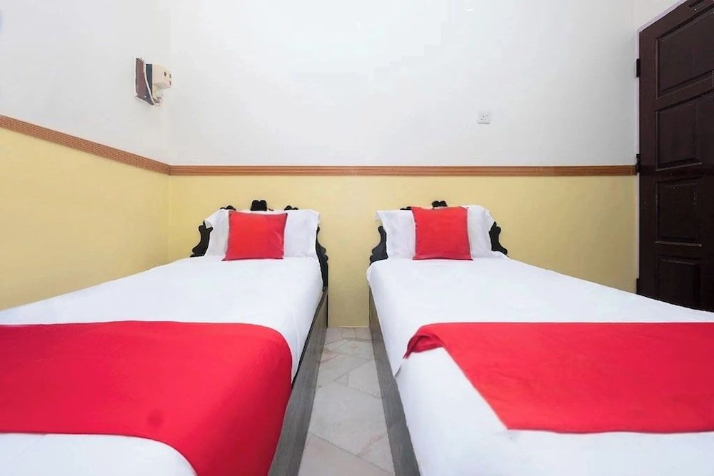Lumut Villa Inn Deluxe Twin Room 3