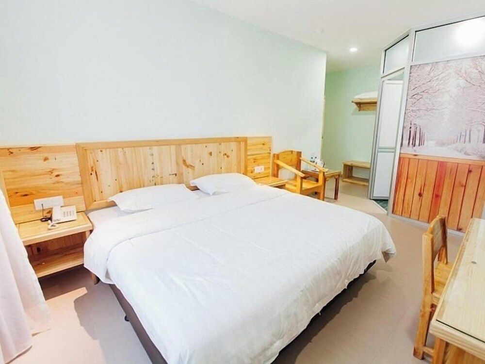 Semerah Garden Hotel Deluxe Room 3