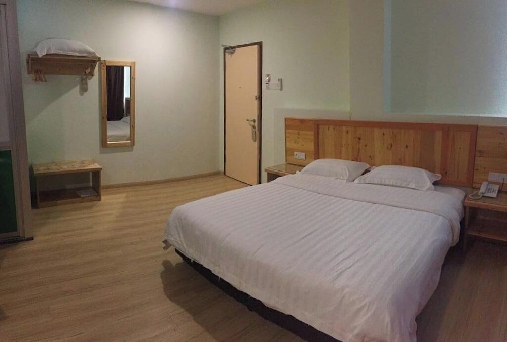 Semerah Garden Hotel Deluxe Room 2