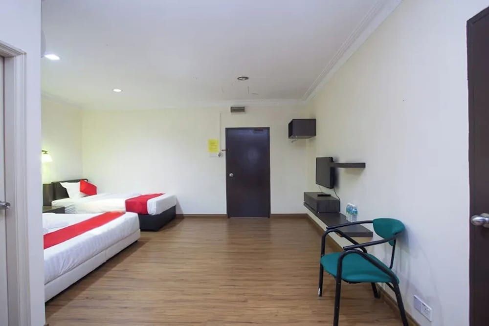 T P Hotel Suite Triple without Window 2