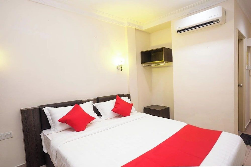 T P Hotel Deluxe Double Room 5