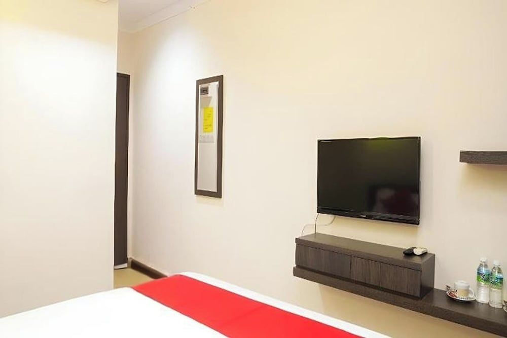 T P Hotel Deluxe Double Room 8