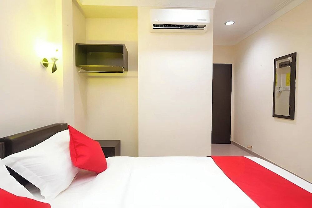 T P Hotel Deluxe Double Room 3