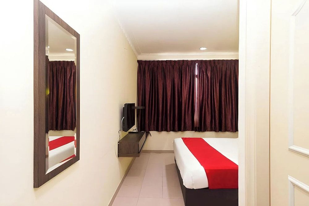 T P Hotel Deluxe Double Room 4