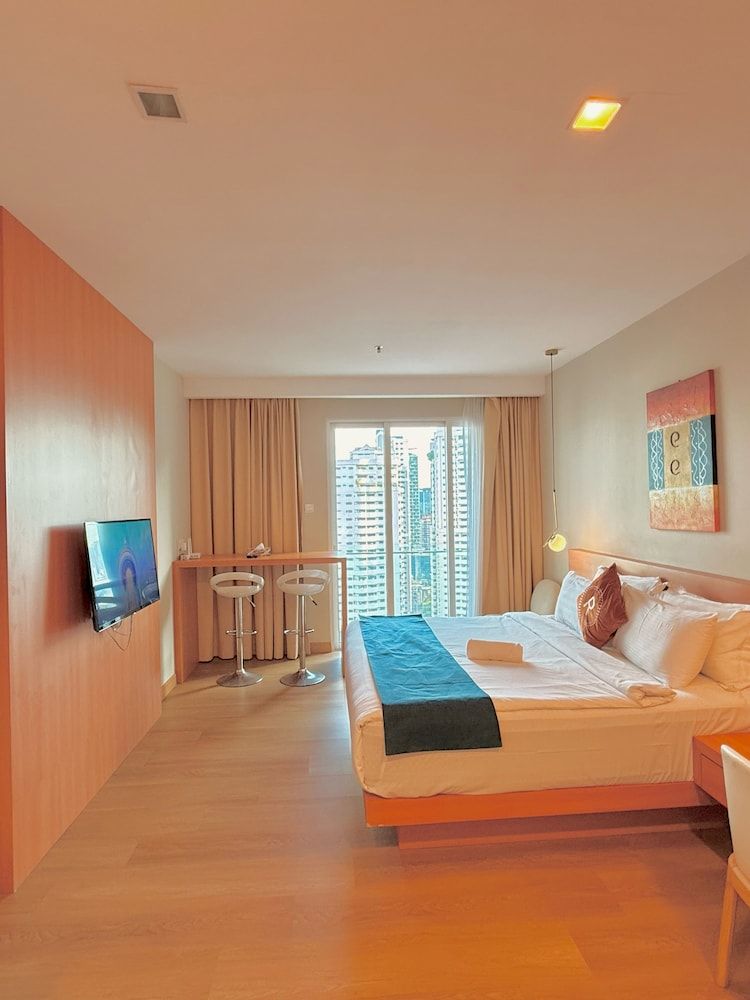 Studio Suite, Balcony, City View