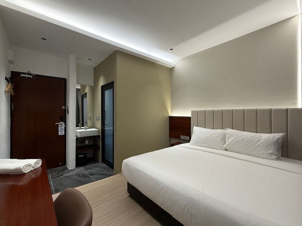 OYO 91193 Hi Inn Sibu Jaya Deluxe King 3