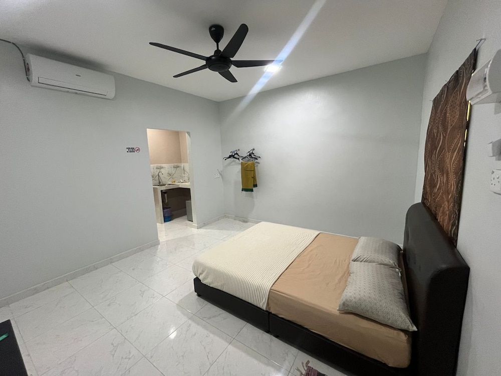 OYO 91220 D Inai Roomstay