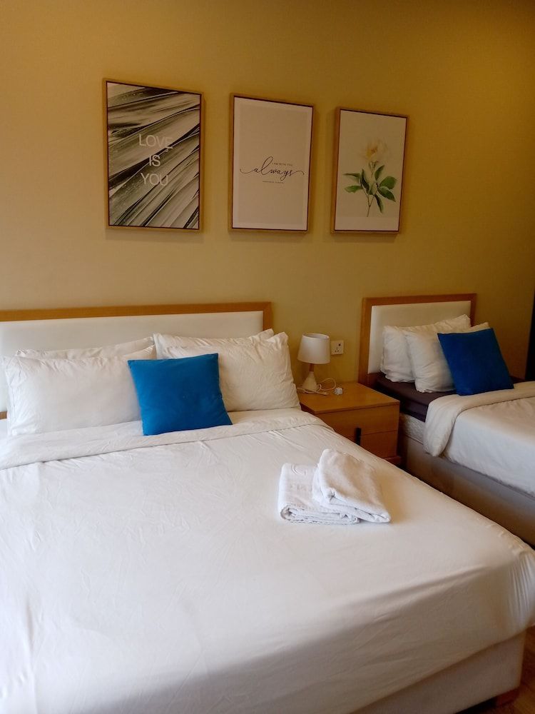Deluxe Triple Room, City View