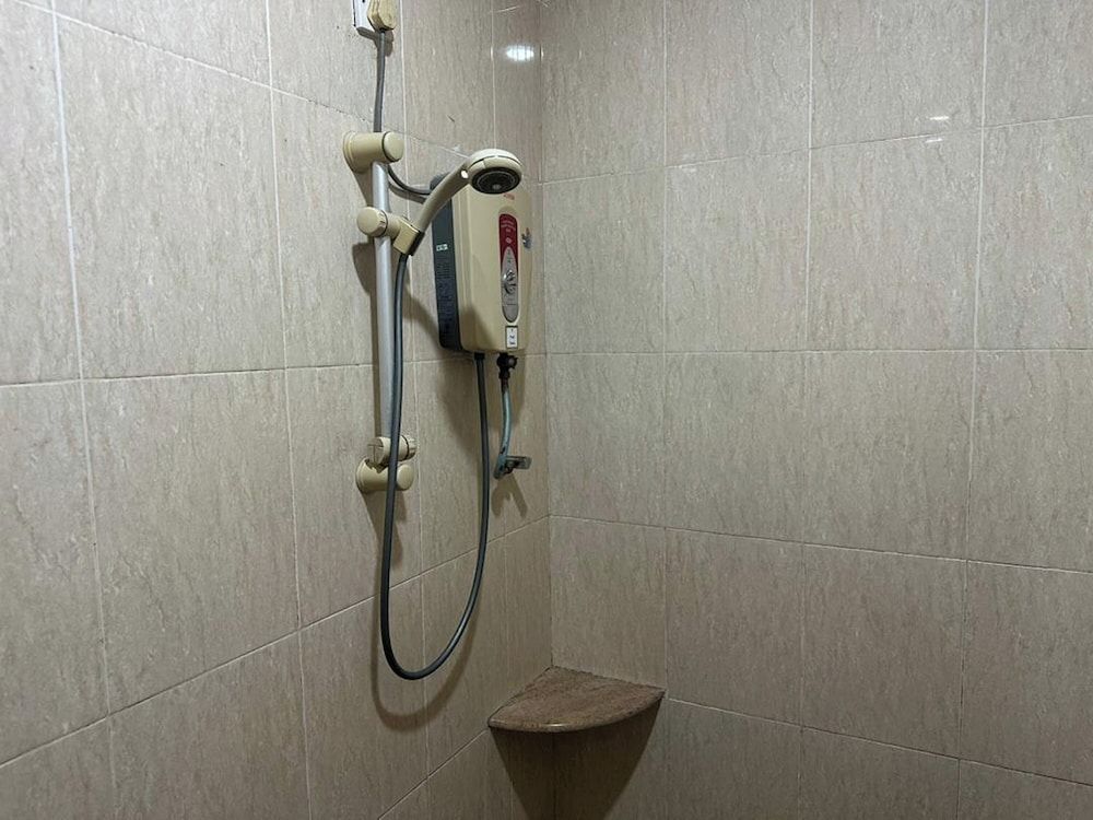 Glistar Hotel Deluxe Twin Room, No Windows 3