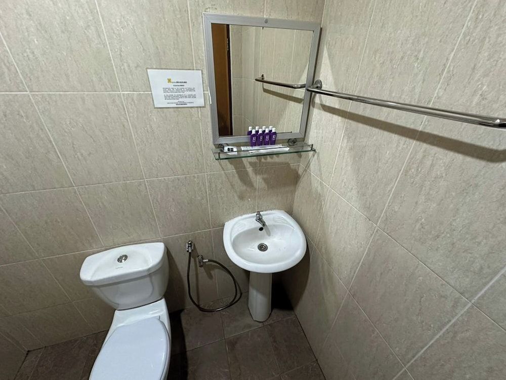 Glistar Hotel Deluxe Twin Room, No Windows 2