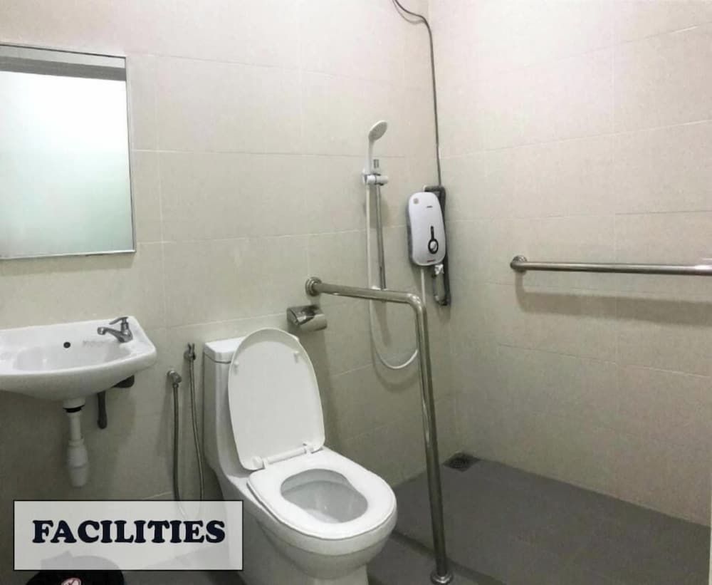 JERANTUT HILL HOTEL Deluxe Triple Room 5