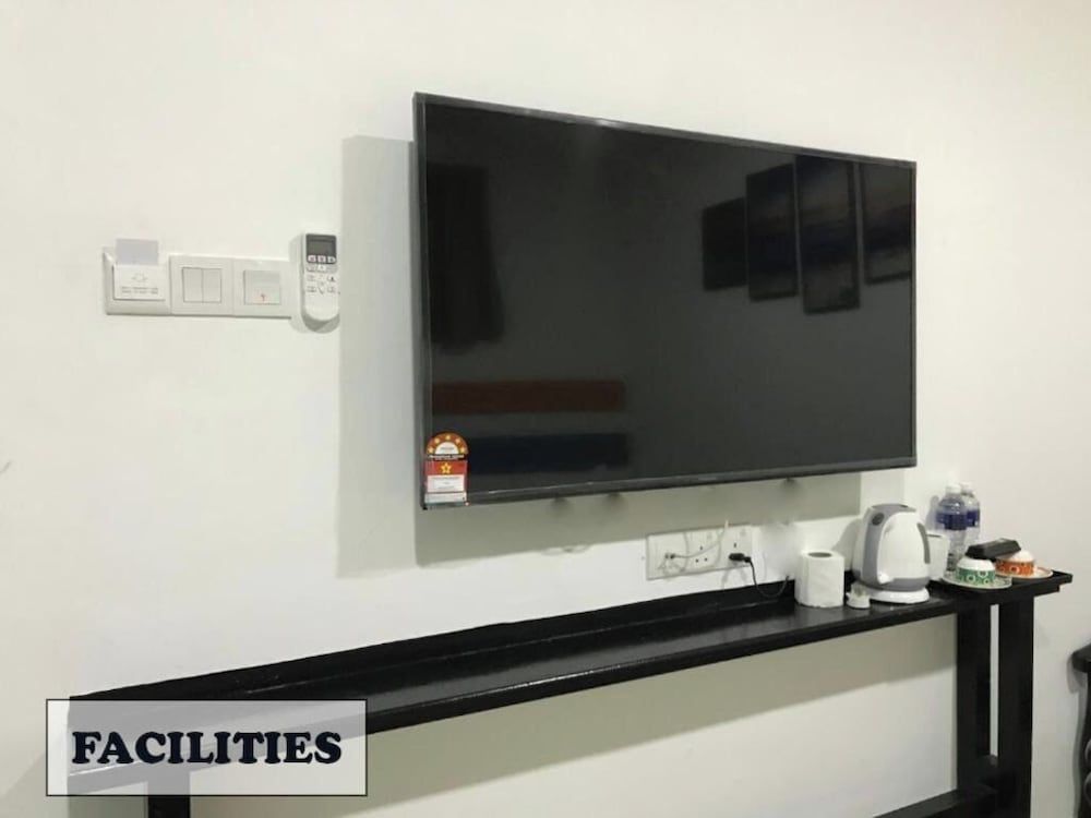 JERANTUT HILL HOTEL Deluxe Triple Room 3