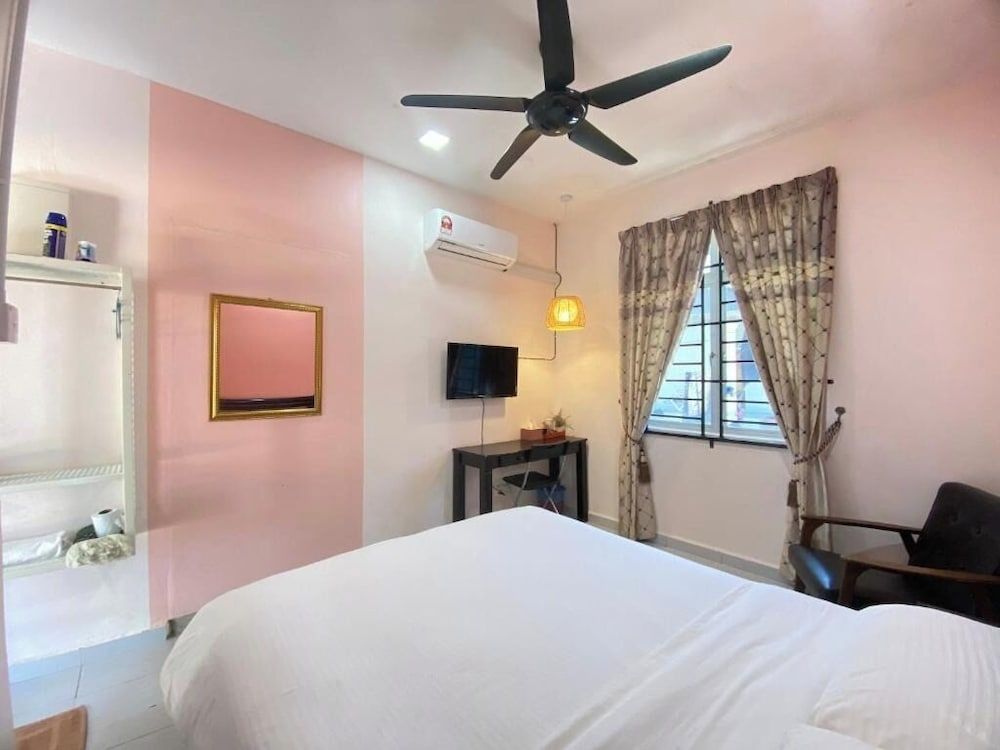 Besut Guesthouse Deluxe Double or Twin Room 5