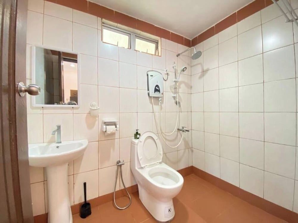 Besut Guesthouse Comfort Quadruple Room 7