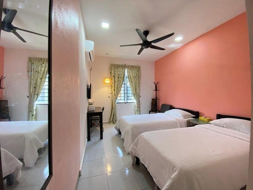 Besut Guesthouse Deluxe Double or Twin Room 3
