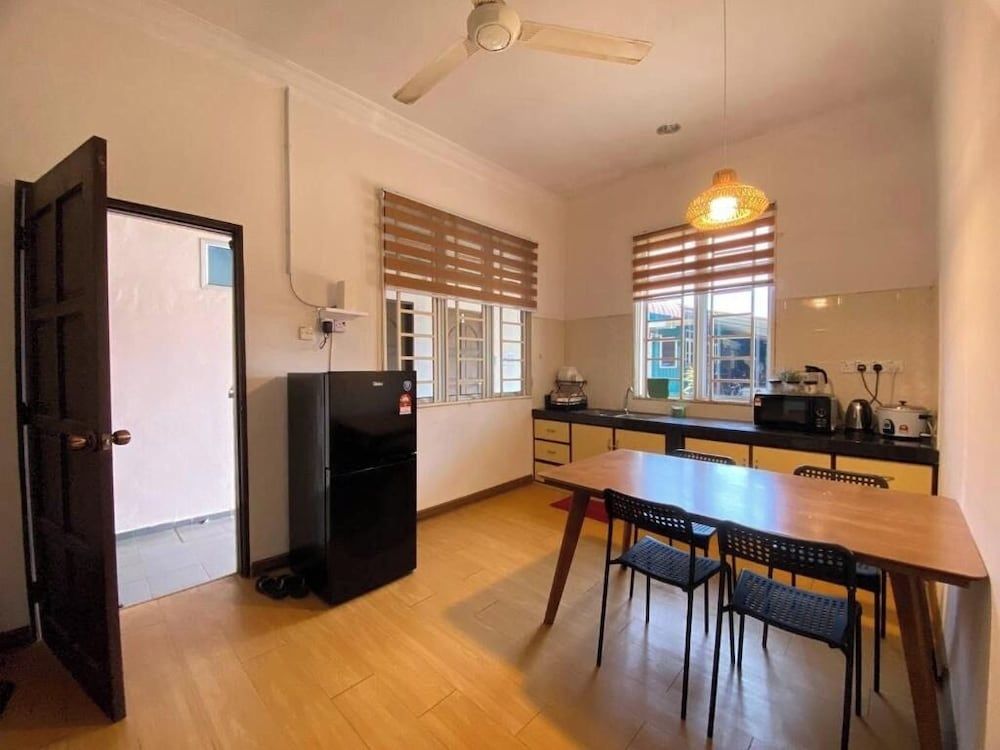 Besut Guesthouse Comfort Quadruple Room 3