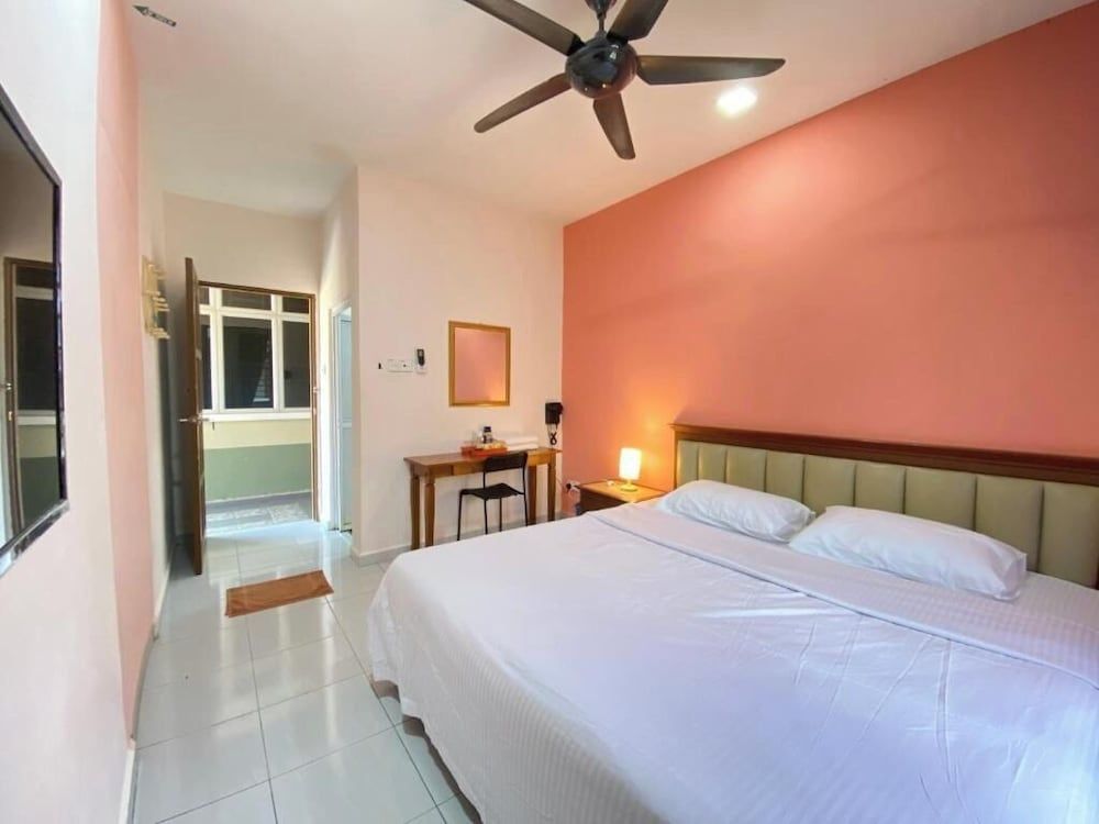 Besut Guesthouse Deluxe Double or Twin Room 6