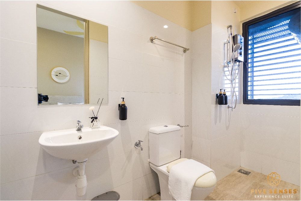 KIP Core Soho Suite by Five Senses Japandi Premium Studio with Bathtub 17