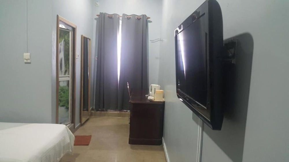 Shafura Hotel 1 Family Room 4