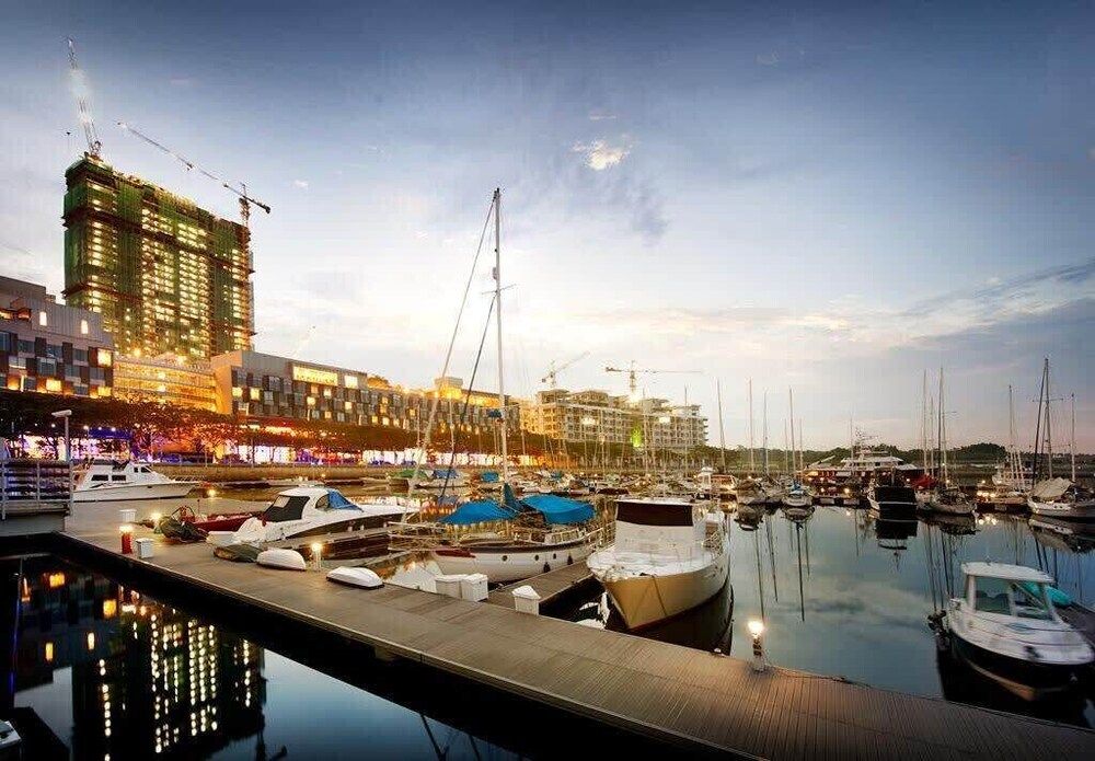 A Stylish 2BR Suite, Water Views, Free Parking Apartment (2 Bedrooms) 52