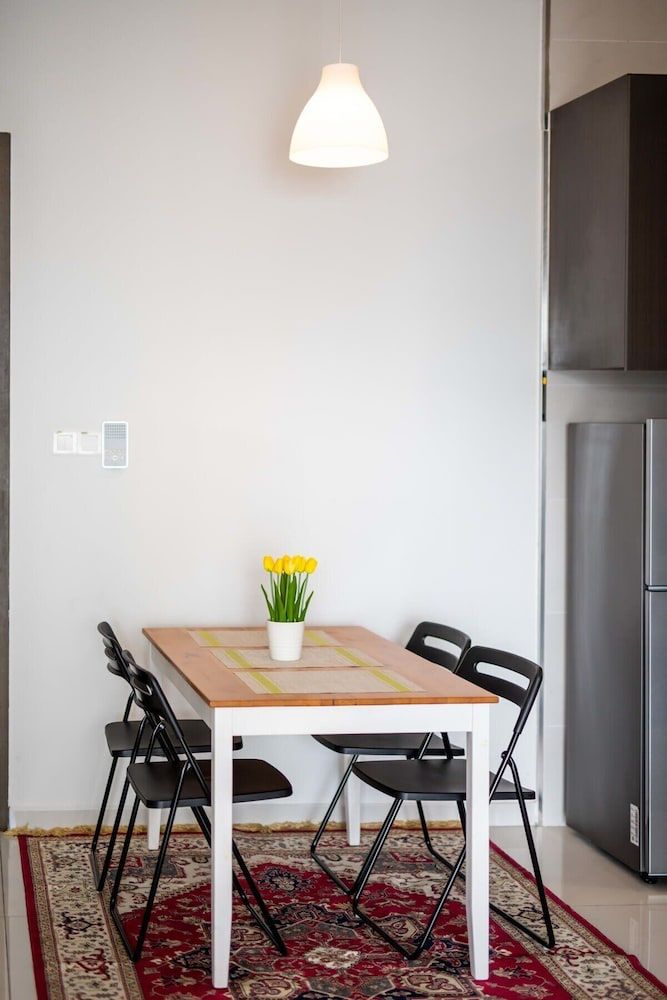 A Stylish 2BR Suite, Water Views, Free Parking Apartment (2 Bedrooms) 31