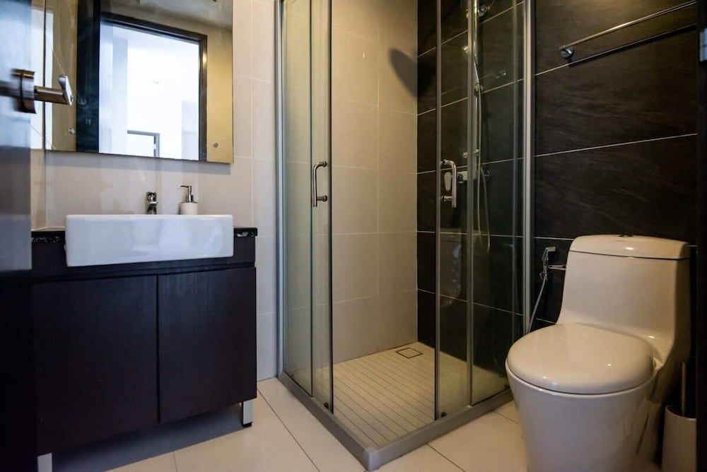 A Stylish 2BR Suite, Water Views, Free Parking Apartment (2 Bedrooms) 8